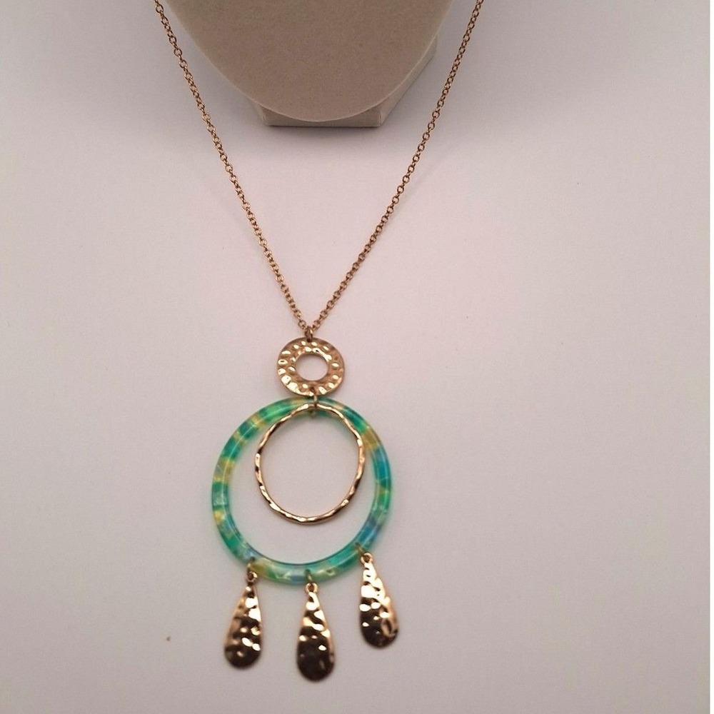 Vintage circle pendant necklace mod retro green enamel gold tone script V mark